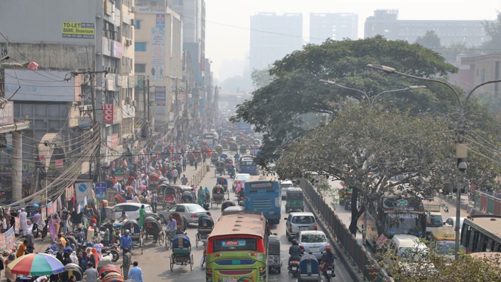 বায়ুদূষণে আজ শীর্ষে দিল্লি, ঢাকা নবম