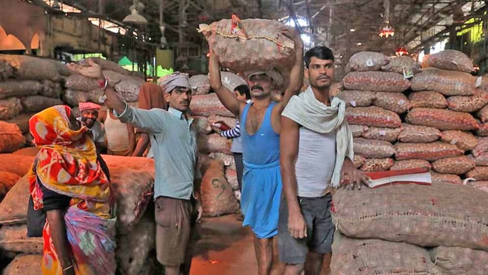 পেঁয়াজ রপ্তানিতে নিষেধাজ্ঞা তুলে নিল ভারত