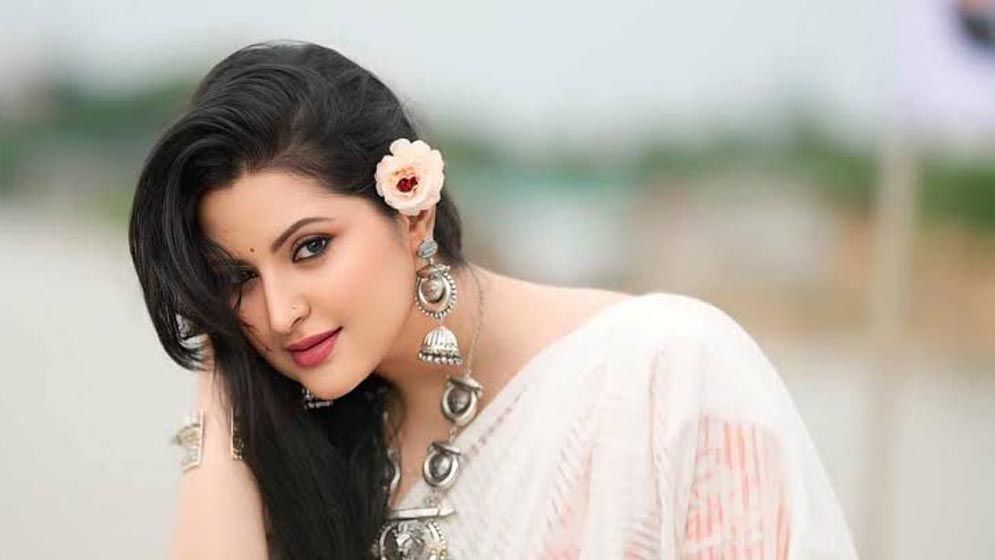 শিক্ষার্থীদের নামে নালিশ করবেন পরীমণি!