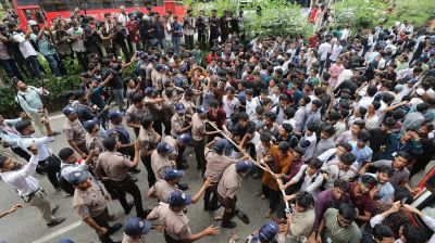 শিক্ষামন্ত্রীর পদত্যাগ দাবিতে দেশজুড়ে শিক্ষার্থীদের বিক্ষোভ